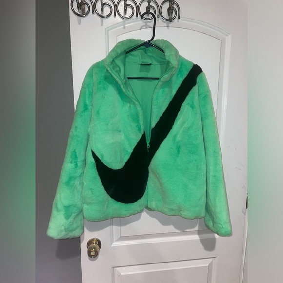 New! Nike Faux Fur Neon Green Swoosh Bomber Logo Zip Jacket 💚💚 Small - Picture 10 of 16